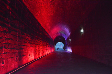 神秘隧道