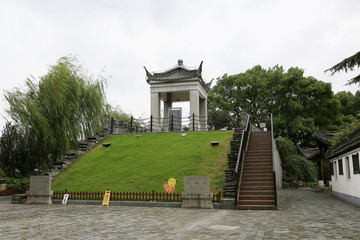 岳碑亭