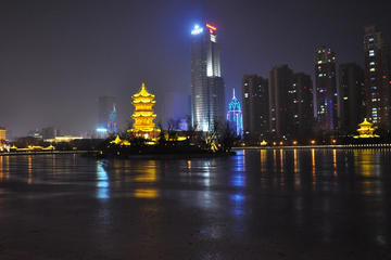 太原迎泽公园冬季夜景