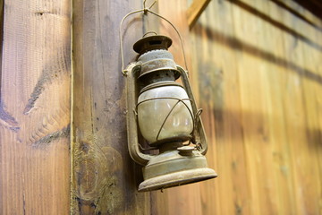传统古董煤油灯