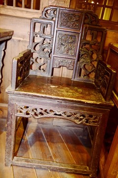 木质古典椅子