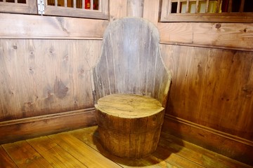 木质古典椅子