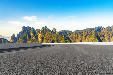 城市道路广场砖 和远山