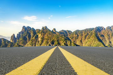 城市道路广场砖 和远山