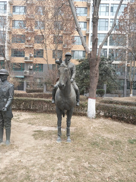 骑马雕塑