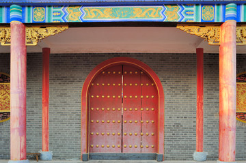 中式古典红色拱门