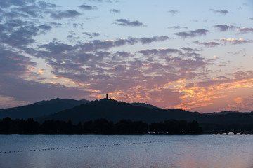 石湖日落