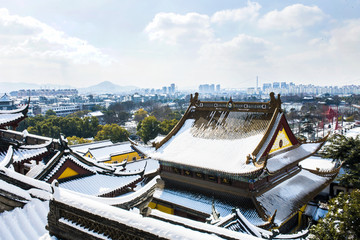 俯瞰金山寺雪景