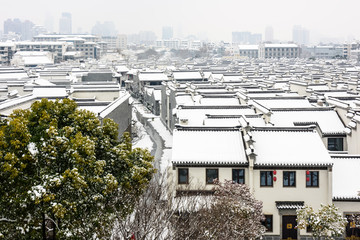 俯瞰雪后的老门东建筑群