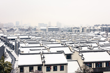 俯瞰雪后的老门东建筑群