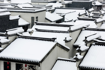 俯瞰雪后的老门东建筑群