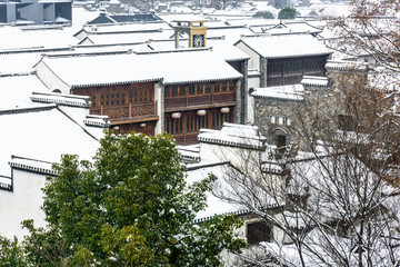 俯瞰雪后的老门东建筑群