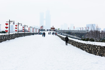 城墙上雪景