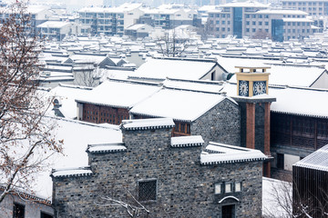 俯瞰雪后的老门东建筑群