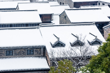 俯瞰雪后的老门东建筑群