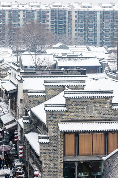 俯瞰雪后的老门东建筑群