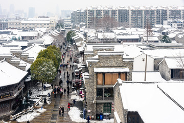 俯瞰雪后的老门东建筑群