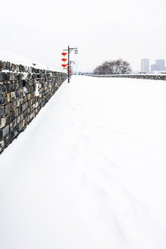 城墙上雪景