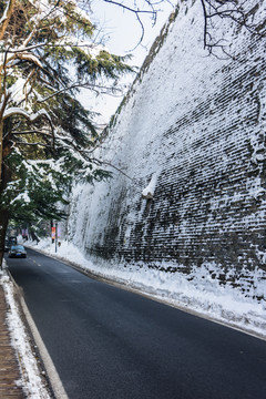 白雪覆盖的明城墙