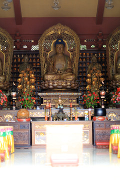金色佛祖雕塑