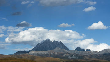 雅拉神山