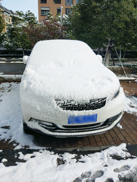 停车场雪景