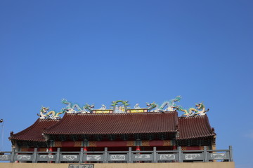 祠堂龙雕像
