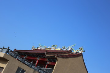 祠堂龙雕像