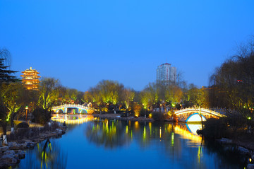 济南大明湖夜景高清大图照片