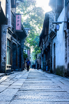 西栅大街晨景