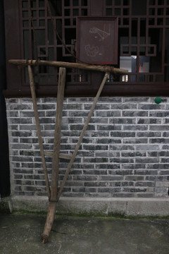 古代石磨推杆