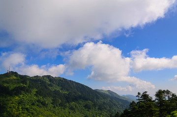 山 山峰 蓝天白云 绿色