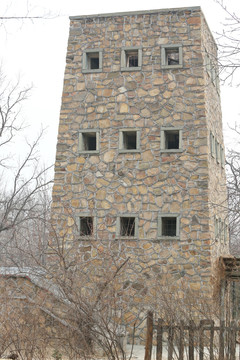石块砌砌成的碉楼