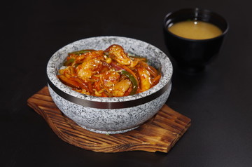泡菜石锅饭