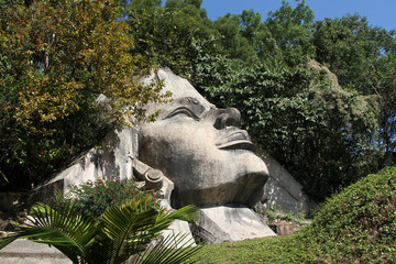 基诺族的女神雕像
