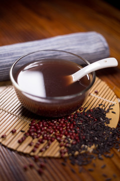 黑糯米红豆糖水