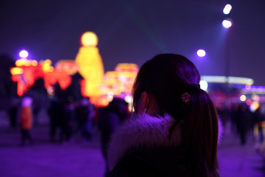 小美女背影