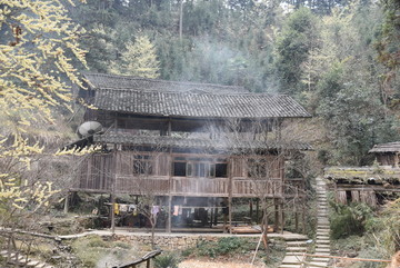 贫困村庄 木房 木屋 村落