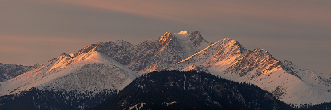 雪山晨曦