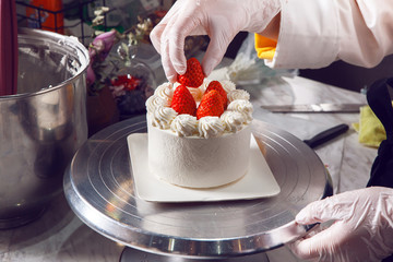 草莓蛋糕制作