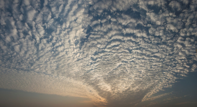 朝霞满天