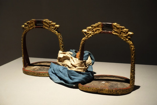 铁镀金马镫 西藏博物馆
