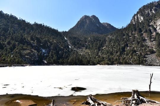 螺髻山 冰湖
