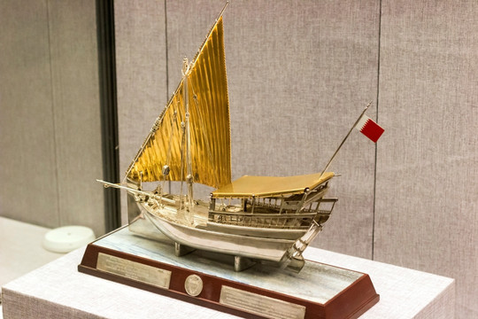 镀金银帆船模型
