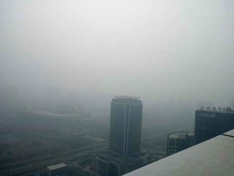 雾蒙蒙的城市