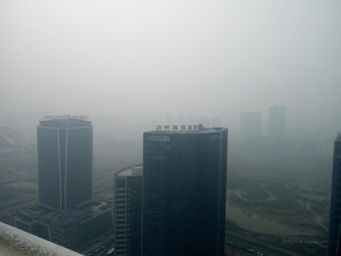 雾蒙蒙的城市