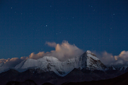 星空下的雪山