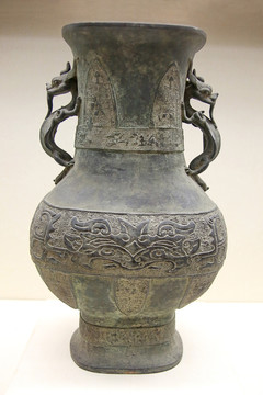 宋代的兽面纹龙耳铜壶