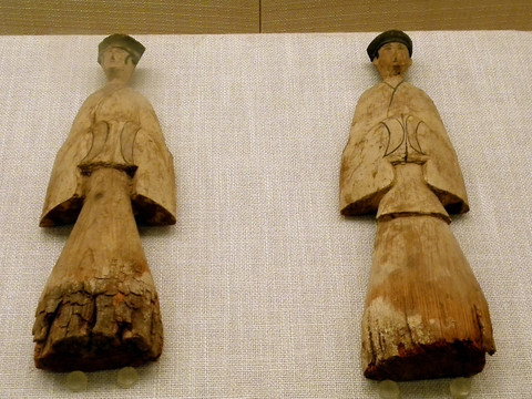 汉代木雕人物俑