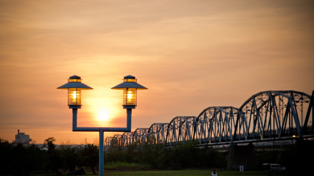 旧铁桥夕阳
